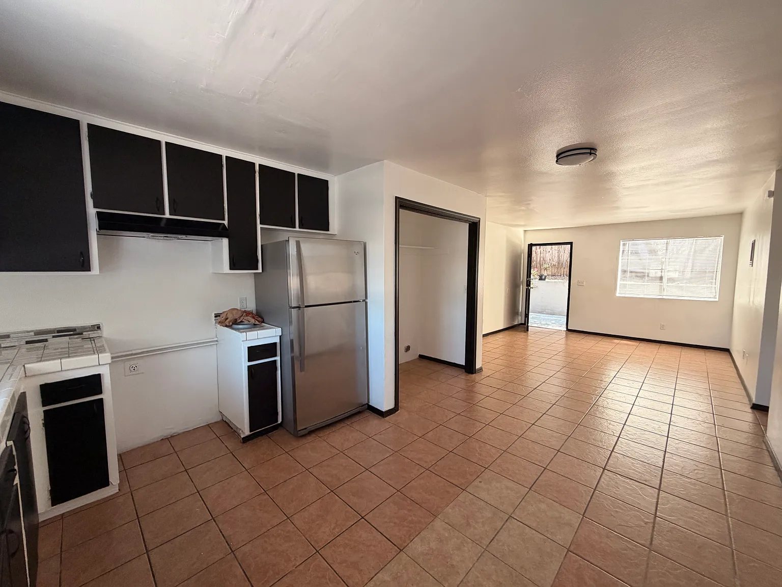 3 bed, 800 sqft, $2,495 — Photo 3