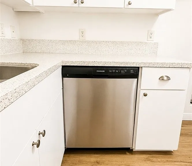 7900 Woodman Ave #105 — Photo 11