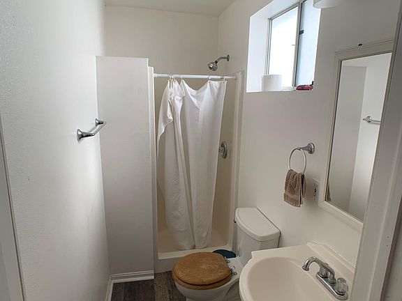 4th image of 15026 1/2 Mansel Ave