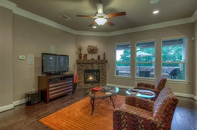 3 bed, 2.5 bath, 2531 sqft, $3,000 — Photo 2