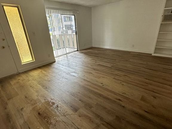 4th image of 11836 Darlington Ave #1