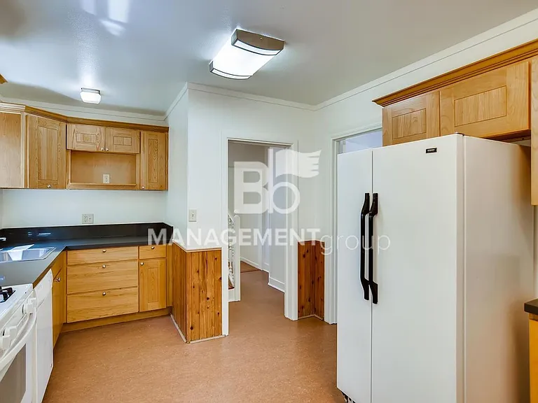 653 SW Sherman St — Photo 10