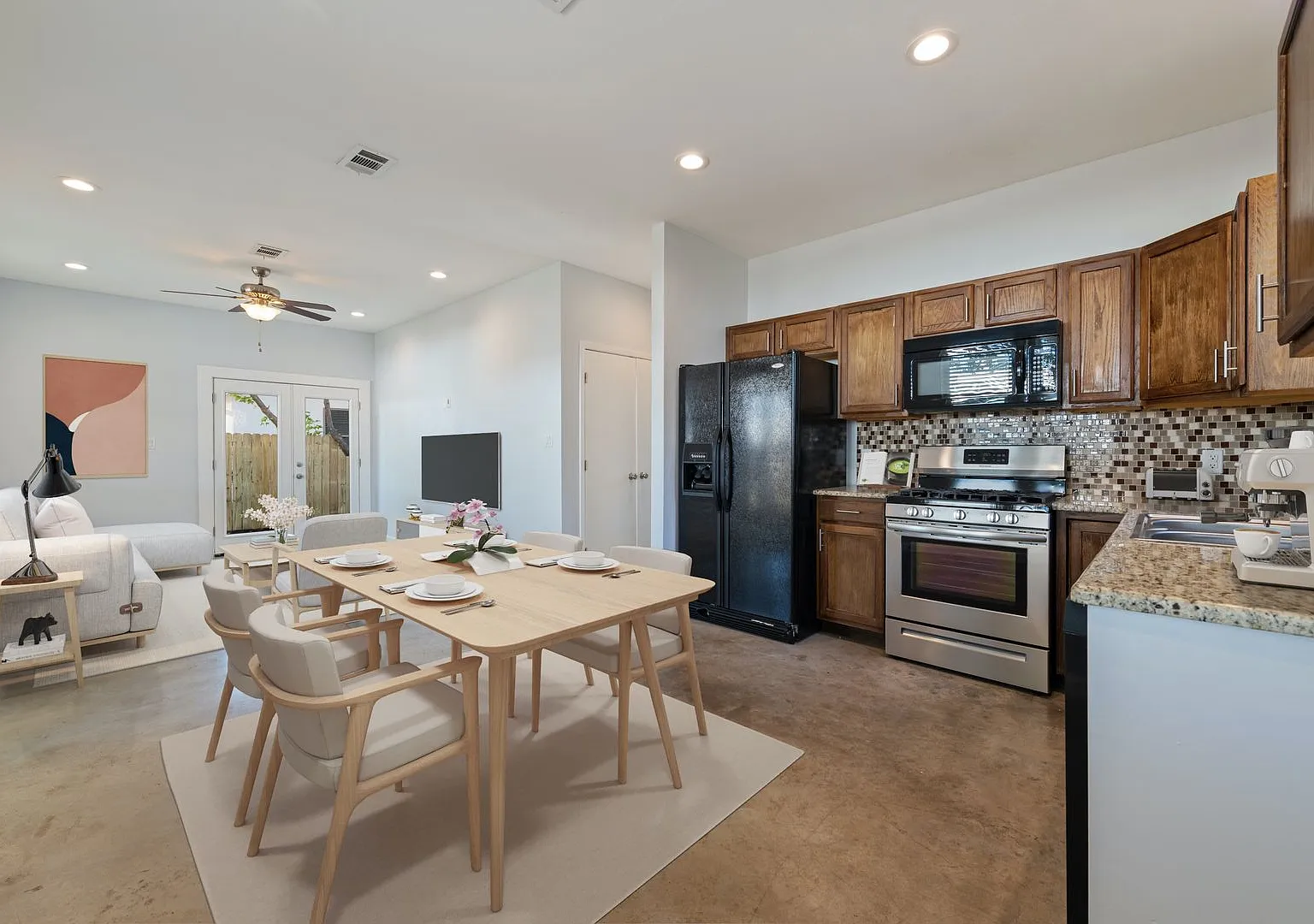 4415 Clawson Rd — Photo 2