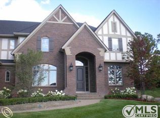 2841 Ambleside Ct, Rochester, MI 48306