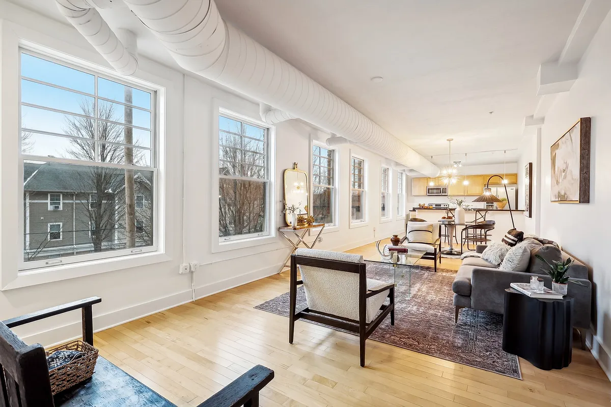 Open Loft w/wall of windows - 3200 Franklin Blvd #202