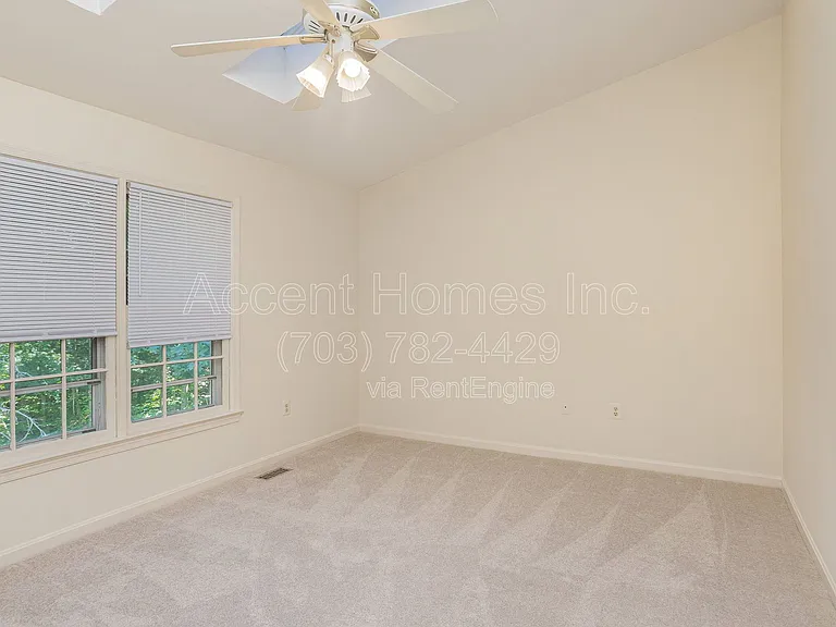 7461 Ridge Oak Ct — Photo 17