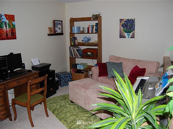5th image of 1585 Seasons Lane NW