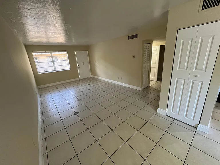 1370 NE 119th St #137008 — Photo 4