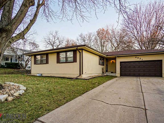 3rd image of 6821 Saylor Cir