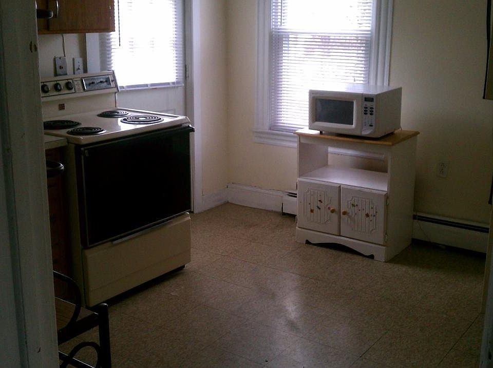 2nd image of 9 Boswell Ave #3