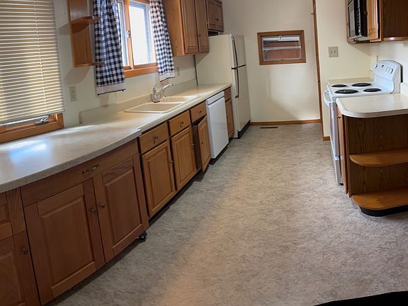 4th image of 740 W 9th St