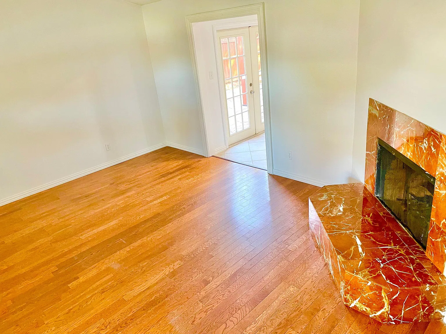 441 Shadowcrest Ln — Photo 3