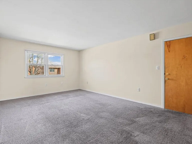 309-311 Robinhood Ln — Photo 21
