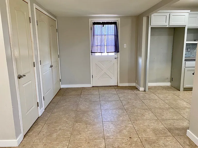 3906 Cedar Spring Dr — Photo 7