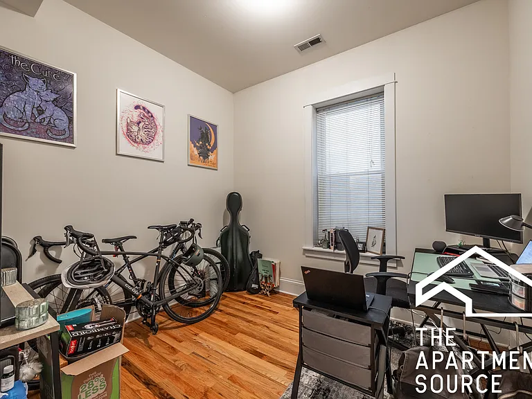 1935 N Wood St #4 — Photo 10