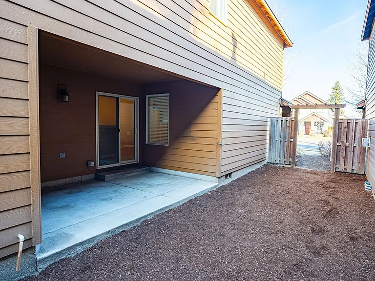 20487 Brentwood Ave — Photo 38