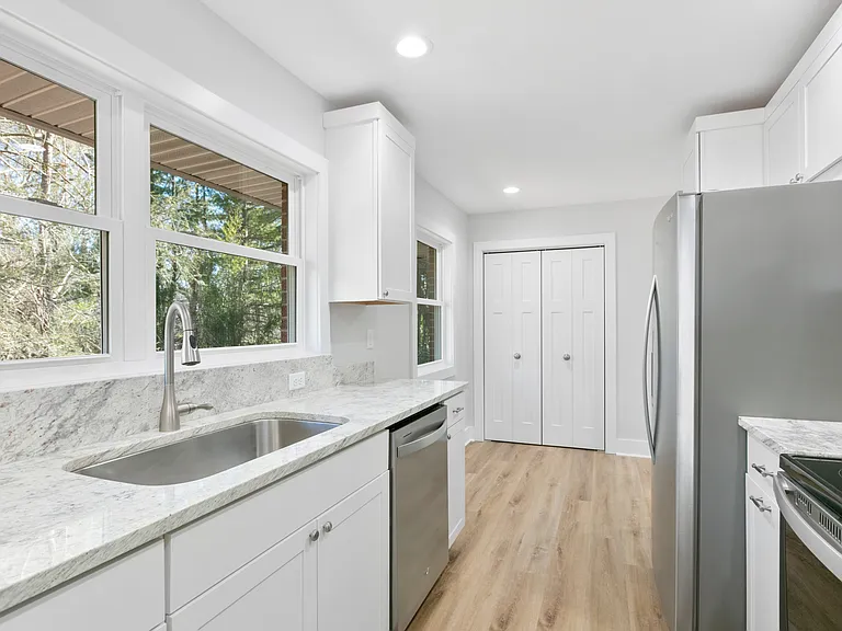 58 W Oakview Rd — Photo 16
