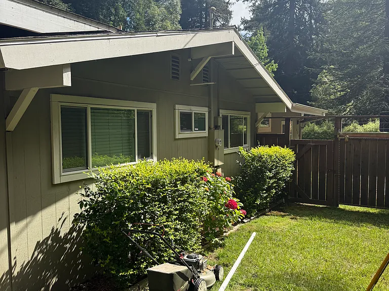 238 Campus Dr — Photo 17