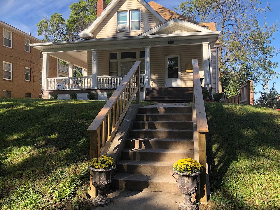 Front of home. Unit 3 is to the right and follow the walkway