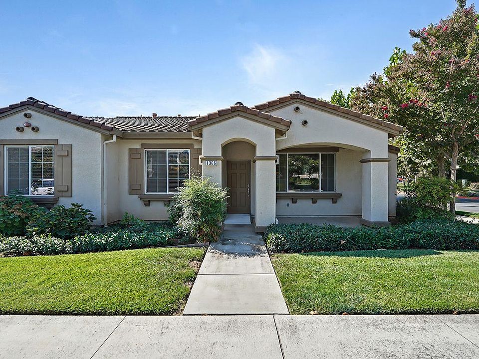 1st image of 1366 White Oak Pl