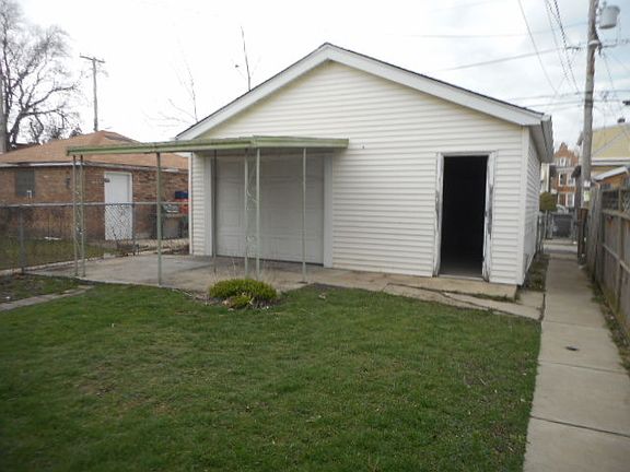 3rd image of 1911 S 58th Ct