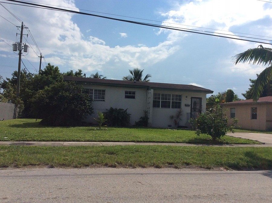 1st image of 240 NW 191st St