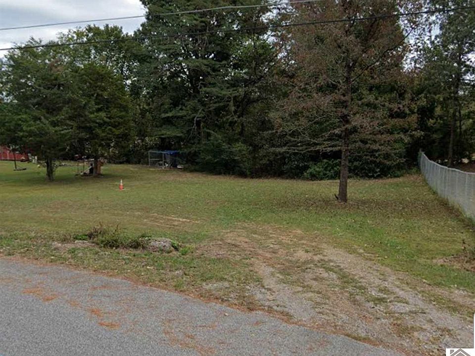 2nd image of 541 Marshall Cir