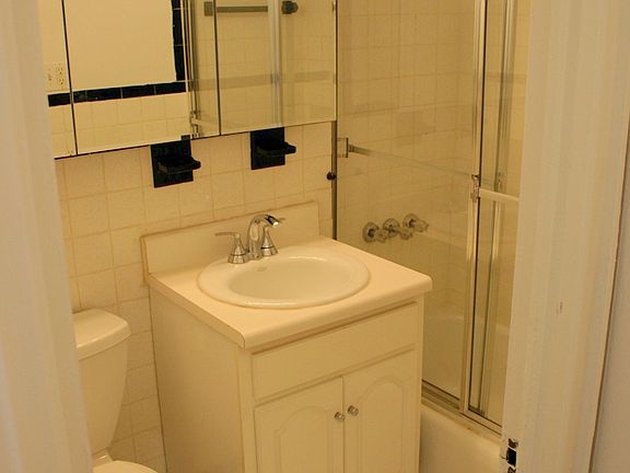 5th image of 330 E 46th St APT 9C