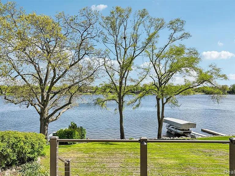3641 Mann Rd — Photo 3