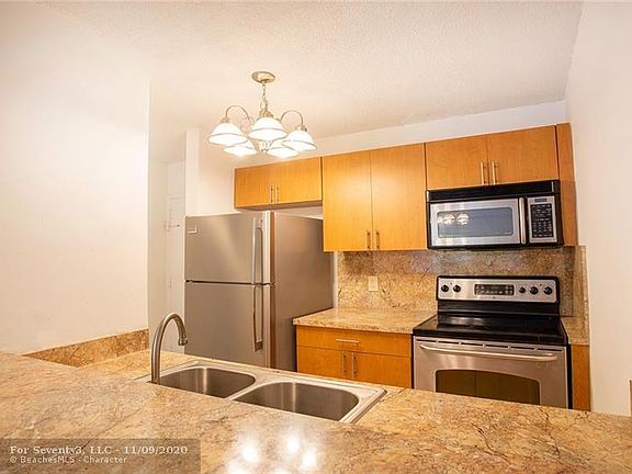 4th image of 1225 NE 124th St APT 25A