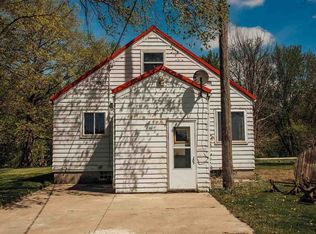 2496 230th St, Independence, IA 50644