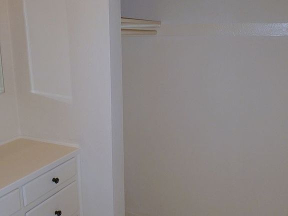 5th image of 433 Nutmeg St APT 6