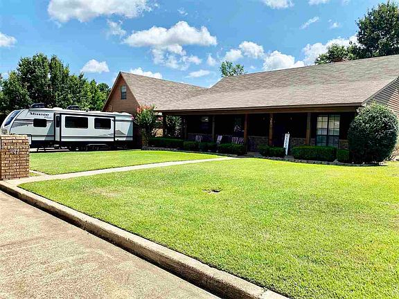 2nd image of 303 Kimball Cir