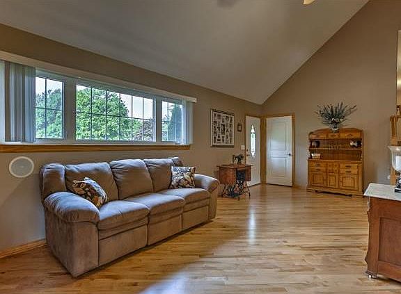 4th image of 9716 Betsy Ross Ln