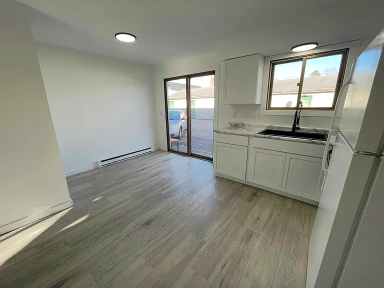 903 Genrich St #C — Photo 6
