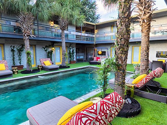 5908 Gaston - PLAZA Courtyard 3