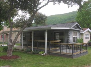 83 Crabapple Ln, Maggie Valley, NC 28751