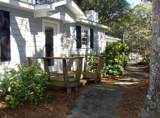 121 Walnut Cir, Pine Knoll Shores, NC 28512