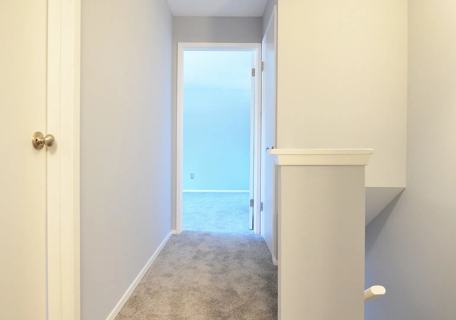 Lovely end unit at Newport Townhomes! — Photo 2