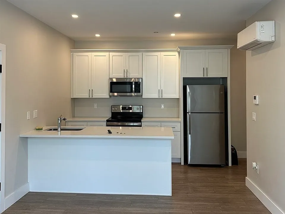 58 River St #12