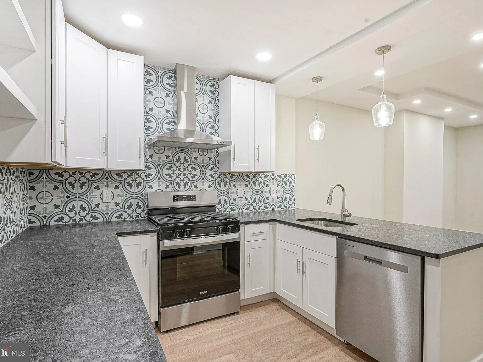 2 bed, 1.5 bath, 1016 sqft, $1,275 — Photo 3