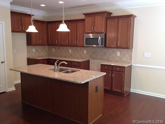 3rd image of 129 Kingston Dr