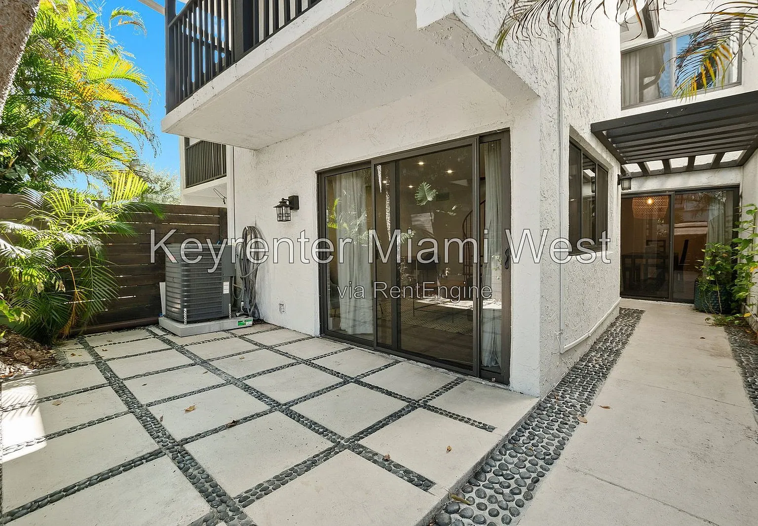 2 bed, 2.0 bath, 1200 sqft, $4,000 — Photo 1