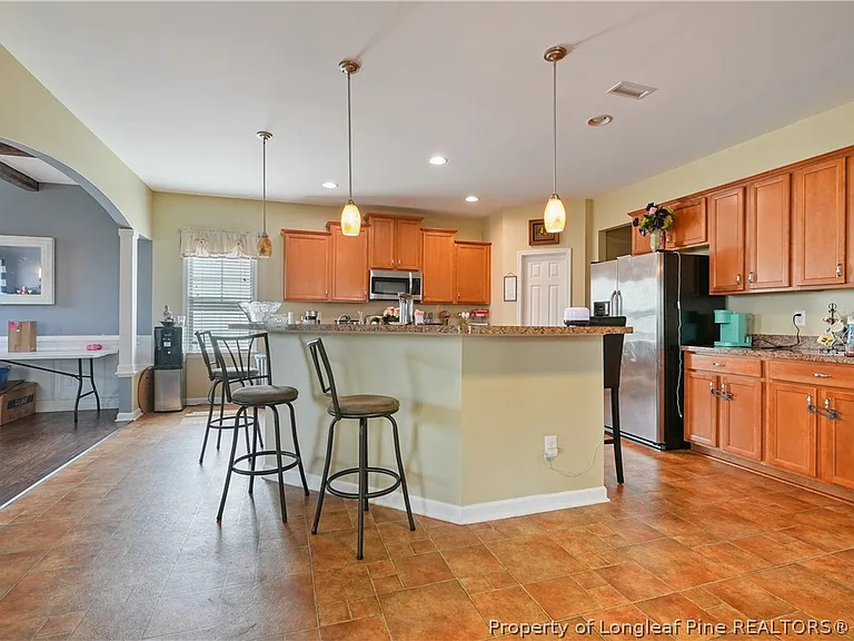 415 Highgrove Dr — Photo 6