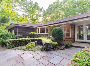16 Ponderosa Dr, Melville, NY 11747