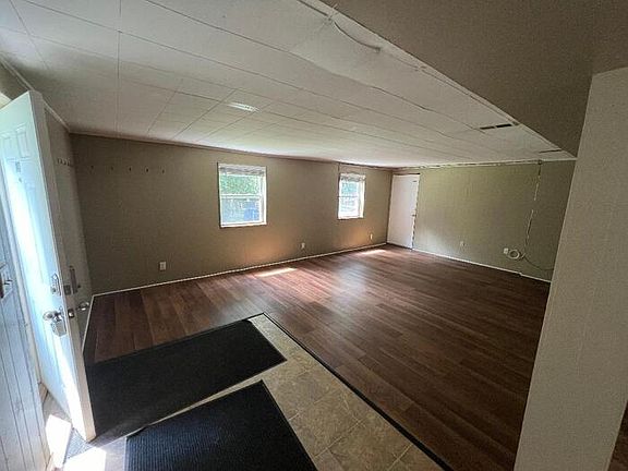 4th image of 147 Hutchinson St