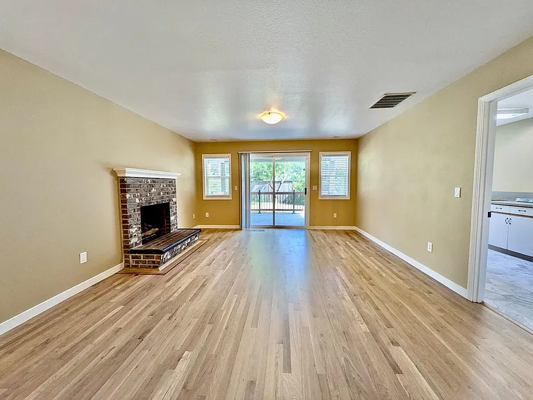 17147 Warren Ct — Photo 11
