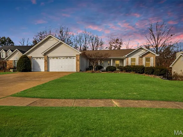 1227 Park Meadow Dr, Fenton, MO 63026