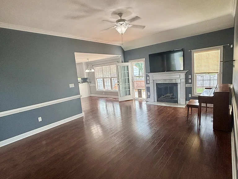 2037 Cherrytree Ln — Photo 3