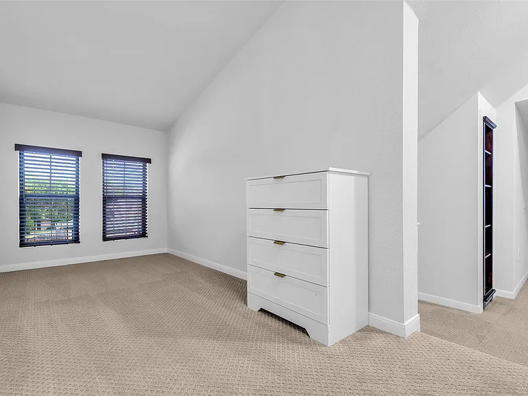 17 Bellingham Ct — Photo 35